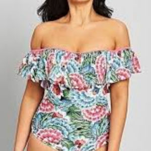 Swimsuit with ruffle shoulders